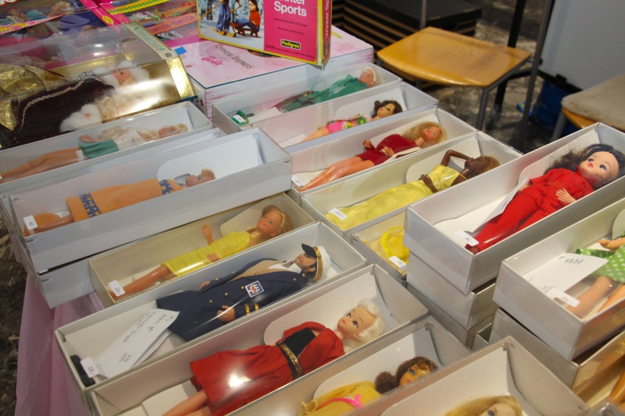 Vintage dolls in display boxes at the September 2026 convention