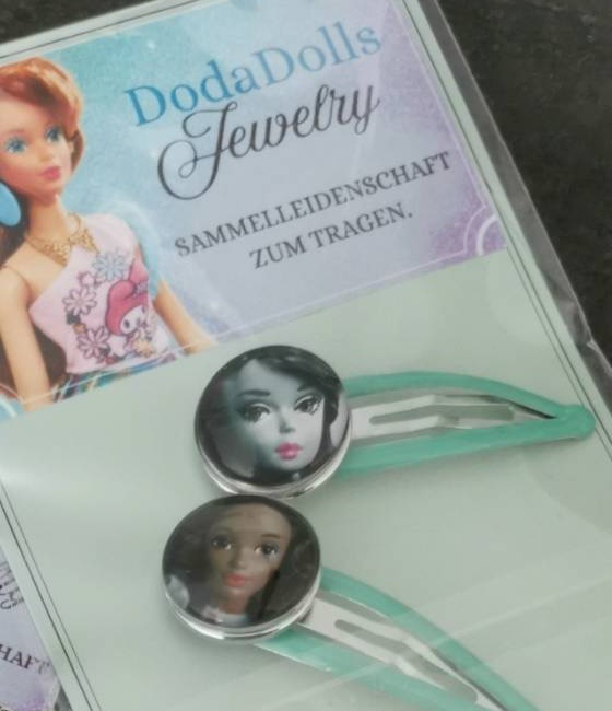 DodaDolls Jewelry hair clips with doll portraits on a branded card